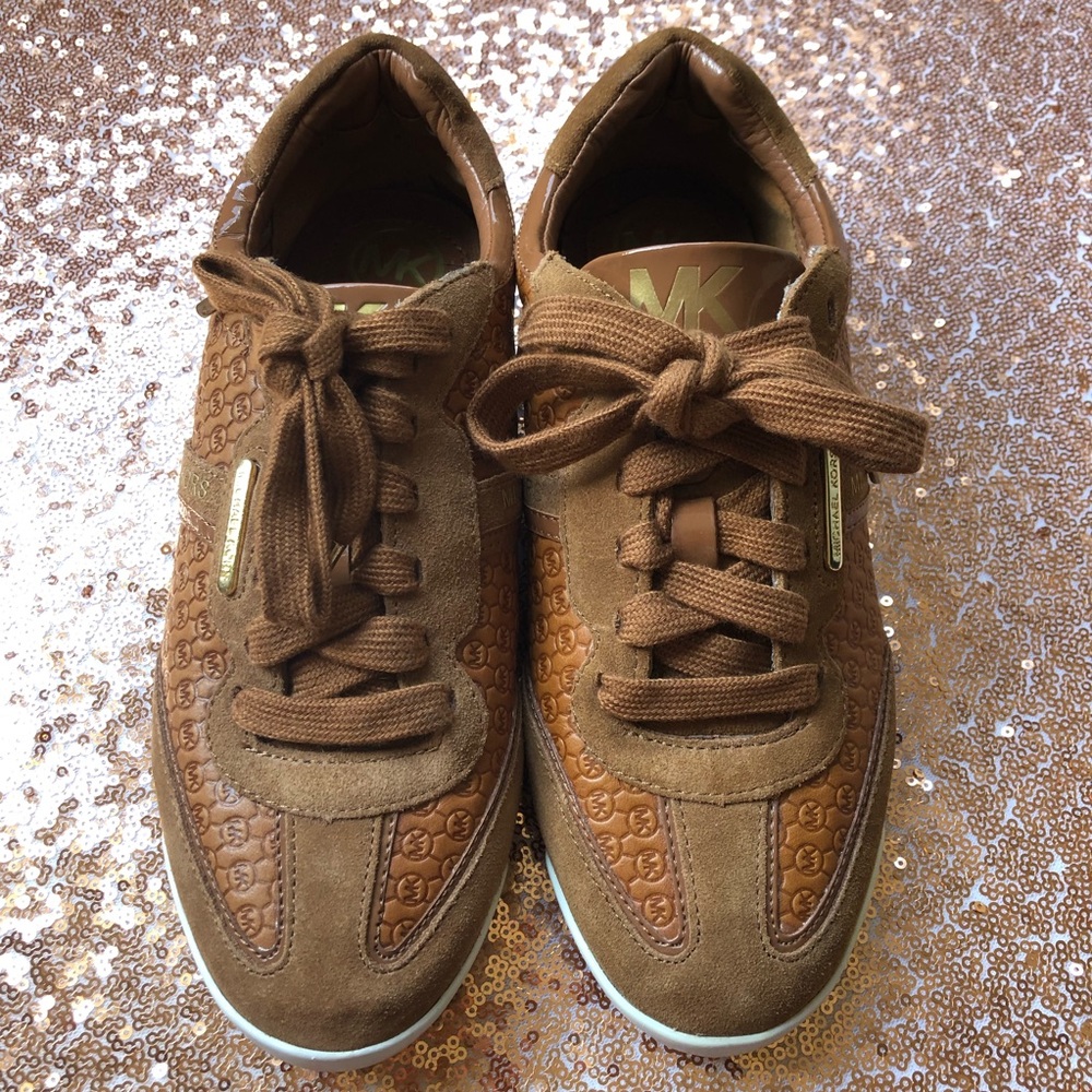 Michael KORS low top sneakers with laces. 7.5